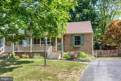 49 Pinewood Cir, Hanover, PA 17331