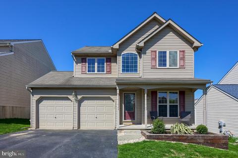 820 Thomas Armor Dr, Windsor, PA 17366