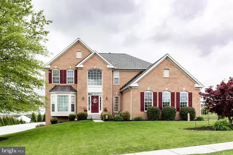 1916 Oak Hills Dr, Hanover, PA 17331