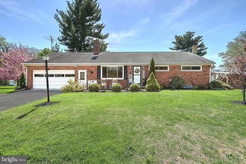 764 Fairview Dr, Hanover, PA 17331
