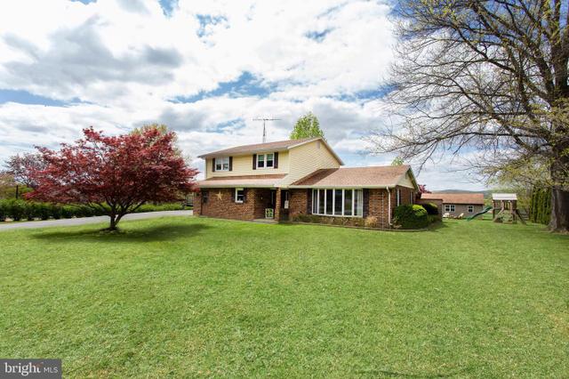 1658 Haar Rd, Spring Grove, PA 17362