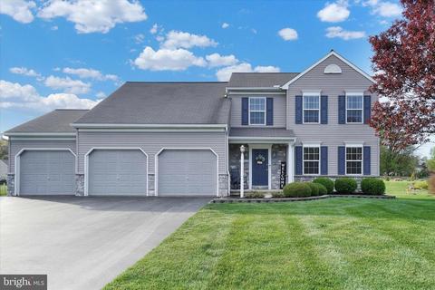 645 Sterling Dr, Red Lion, PA 17356
