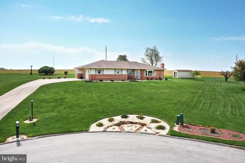 660 Bella Vista Dr, Red Lion, PA 17356