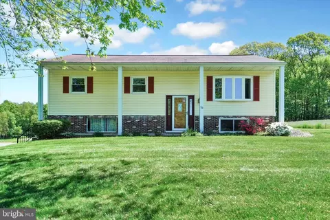93 Orchard Rd, New Park, PA 17352