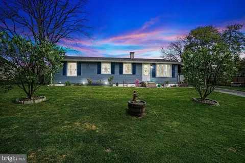 34 Schoolhouse Ln, Windsor, PA 17366