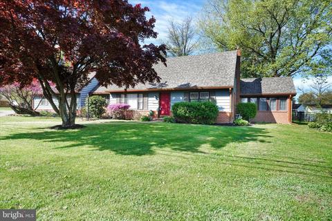 852 S Main St, Red Lion, PA 17356