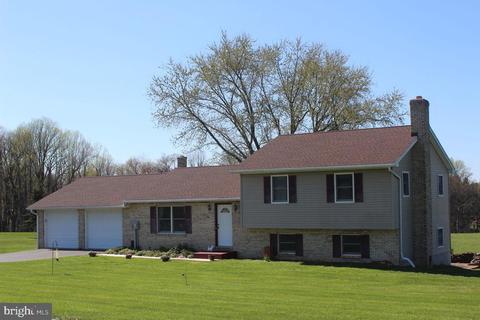 221 W Woodbine Rd, Fawn Grove, PA 17321