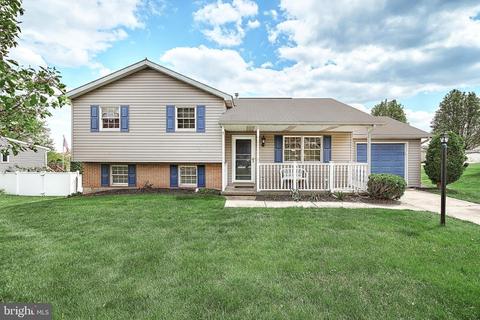 211 Lartry Dr, Red Lion, PA 17356