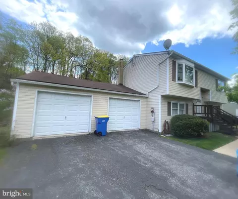 40 White Oak Ln, Etters, PA 17319