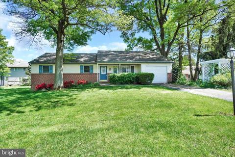 15 Dogwood Ln, Manchester, PA 17345