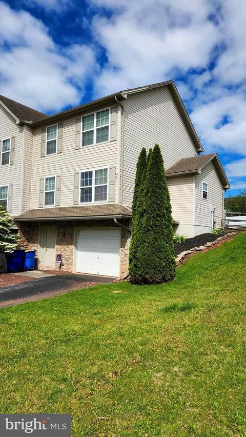 215 Fisher Dr, York, PA 17404