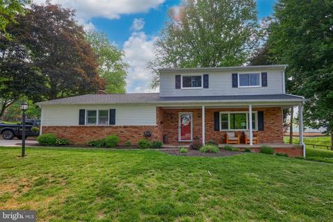 2 Meadow Dr, Camp Hill, PA 17011