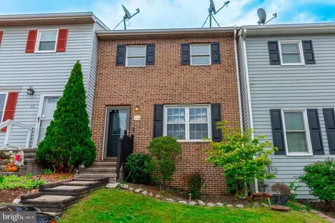 54 Privet Dr, Etters, PA 17319