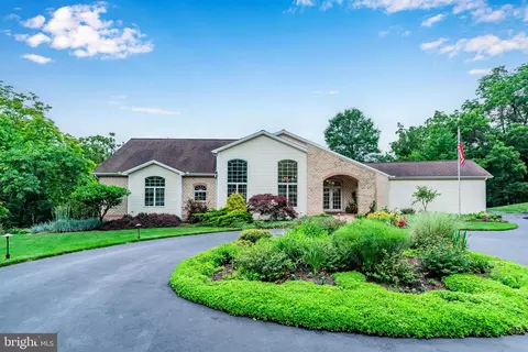 129 Foxfire Ln, Lewisberry, PA 17339