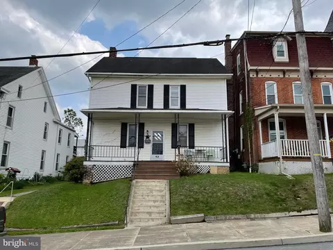 42 E High St, Red Lion, PA 17356