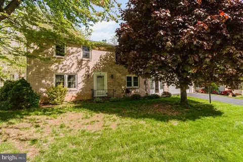 28 Belair Dr, Dillsburg, PA 17019