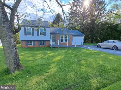 44 N Blacksmith Ave, Windsor, PA 17366