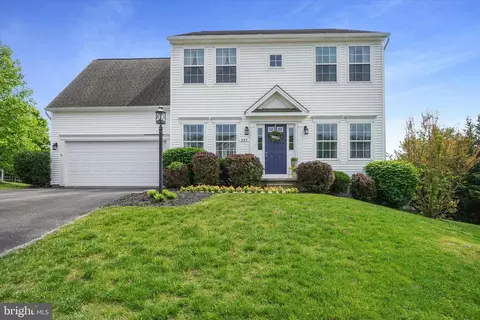 332 Woodbridge Dr, Etters, PA 17319