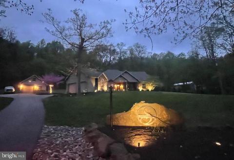 261 Big Spring Rd, Etters, PA 17319