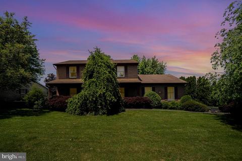 1405 Breezeview Dr, York, PA 17404