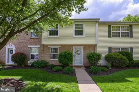 72 Lexton Dr, York, PA 17404