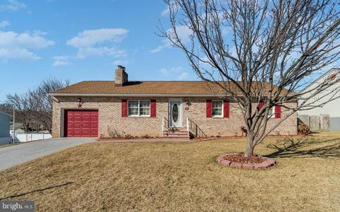 62 Lion Dr, Hanover, PA 17331