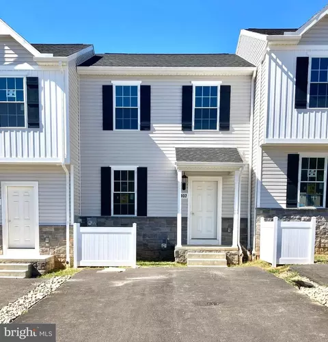 107 Holstein Dr #169, Hanover, PA 17331