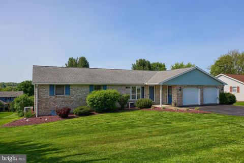 419 Dartha Dr, Dallastown, PA 17313