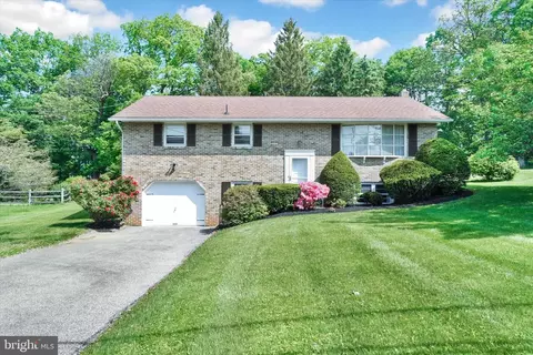 4469 Walters Hatchery Rd, Spring Grove, PA 17362