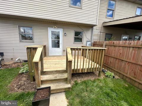 40 Orchard St, Hanover, PA 17331