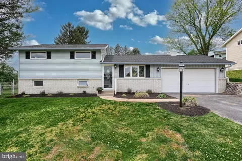 345 Canary Cir, York, PA 17404