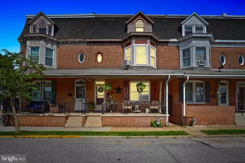107 S East St, Spring Grove, PA 17362