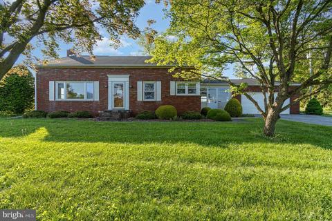 915 S Pleasant Ave, Dallastown, PA 17313