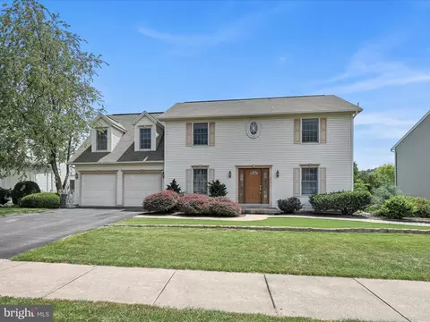 405 Valley View Cir, New Cumberland, PA 17070