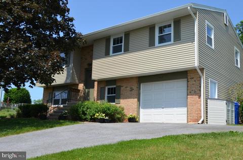 665 Woodward Dr, Etters, PA 17319