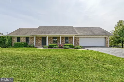 1415 Chapel Dr, York, PA 17404