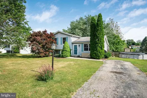 4 Marie Dr, Hanover, PA 17331
