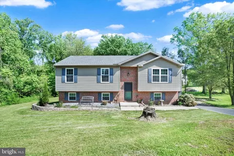 321 Parkview Rd, Manchester, PA 17345