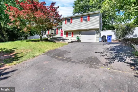 20 Burning Brush Cir, Etters, PA 17319