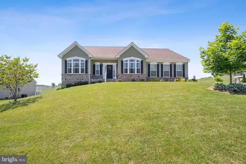 523 Misty Hill Dr, Delta, PA 17314