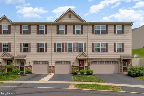 376 Weatherstone Dr, New Cumberland, PA 17070