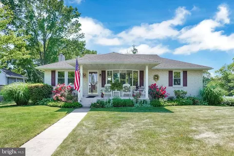 3932 Sharoden Dr, York, PA 17408