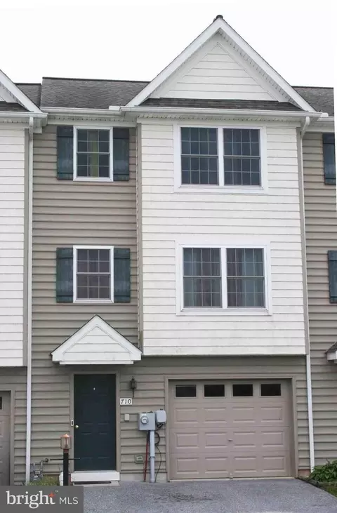 710 Kentwell Dr, York, PA 17406