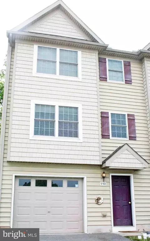 550 Kentwell Dr, York, PA 17406