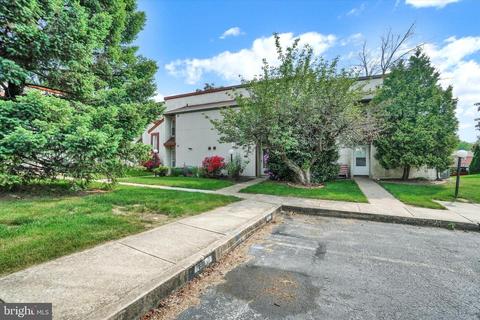 19 Weymouth Ct, York, PA 17404