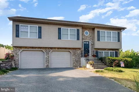 60 Scarlet Oak Dr, Etters, PA 17319