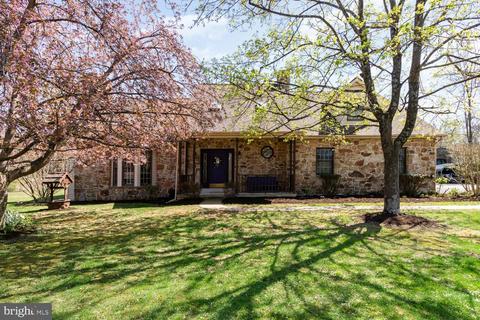 24 E Siddonsburg Rd, Dillsburg, PA 17019