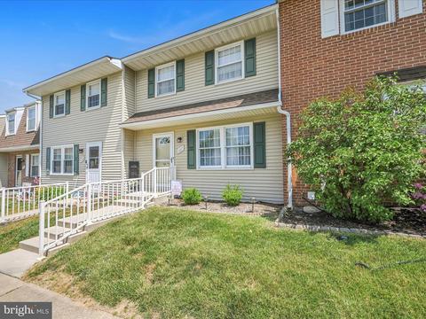 107 Fox Run Dr #107, York, PA 17403