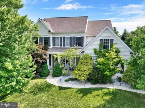 2042 Westbury Ct, Red Lion, PA 17356