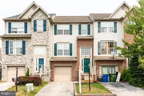 12 Sara Ln, Hanover, PA 17331